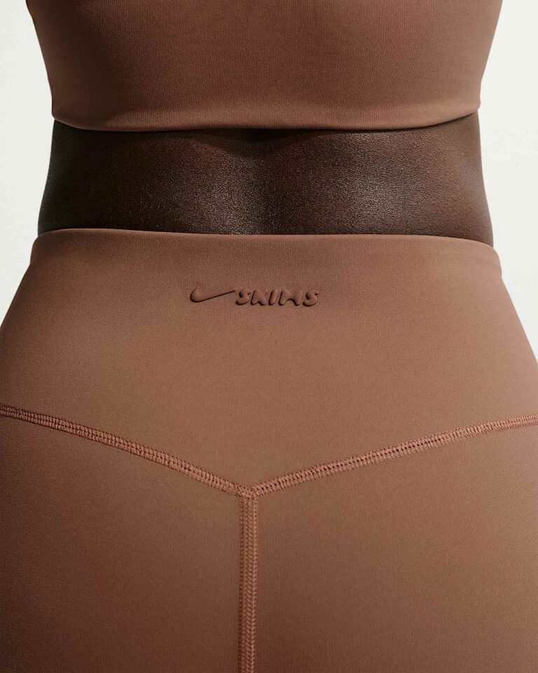 Велосипедки NikeSKIMS Matte High-Waisted 5″ Biker Shorts «Carob Brown» Женская