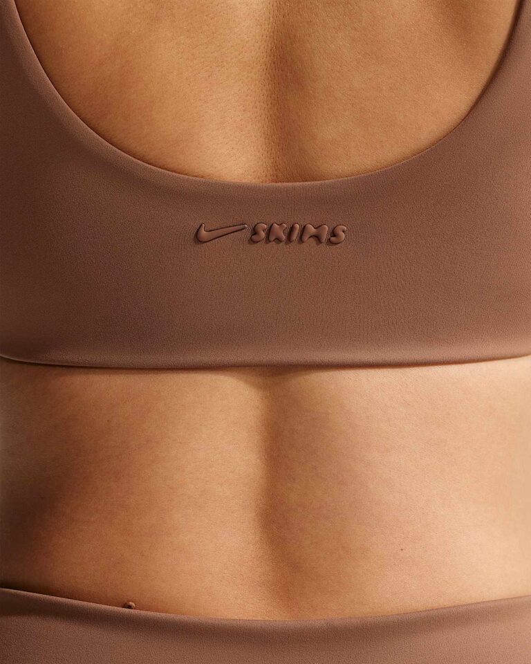 Топ NikeSKIMS Matte Scoop-Neck Bra «Carob Brown» Женская