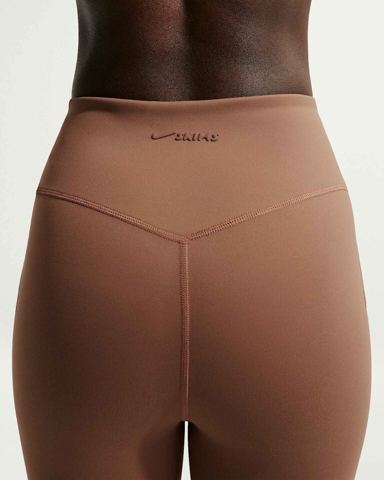 Леггинсы NikeSKIMS Matte High-Waisted 26″ Leggings «Carob Brown» Женская