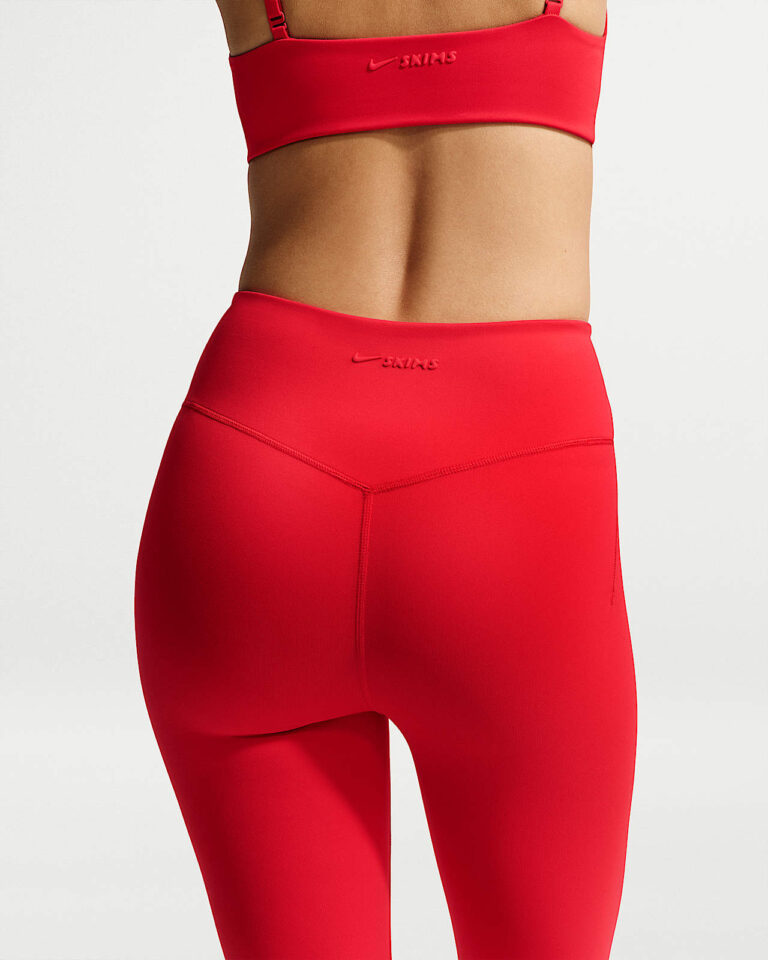 Леггинсы NikeSKIMS Matte High-Waisted 26″ Leggings «University Red» Женская
