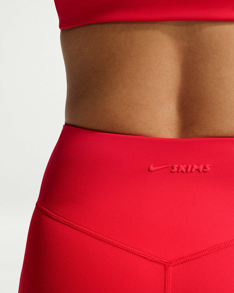 Леггинсы NikeSKIMS Matte High-Waisted 26″ Leggings «University Red» Женская