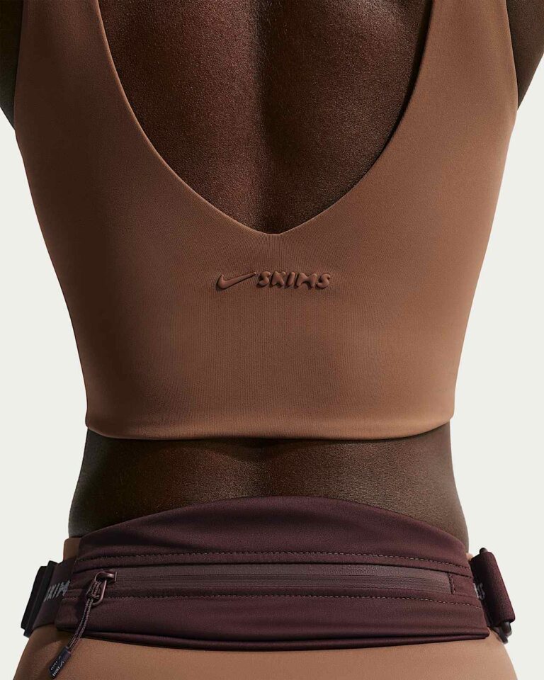 Топ NikeSKIMS Matte V-Neck Long-Line Bra «Carob Brown» Женская