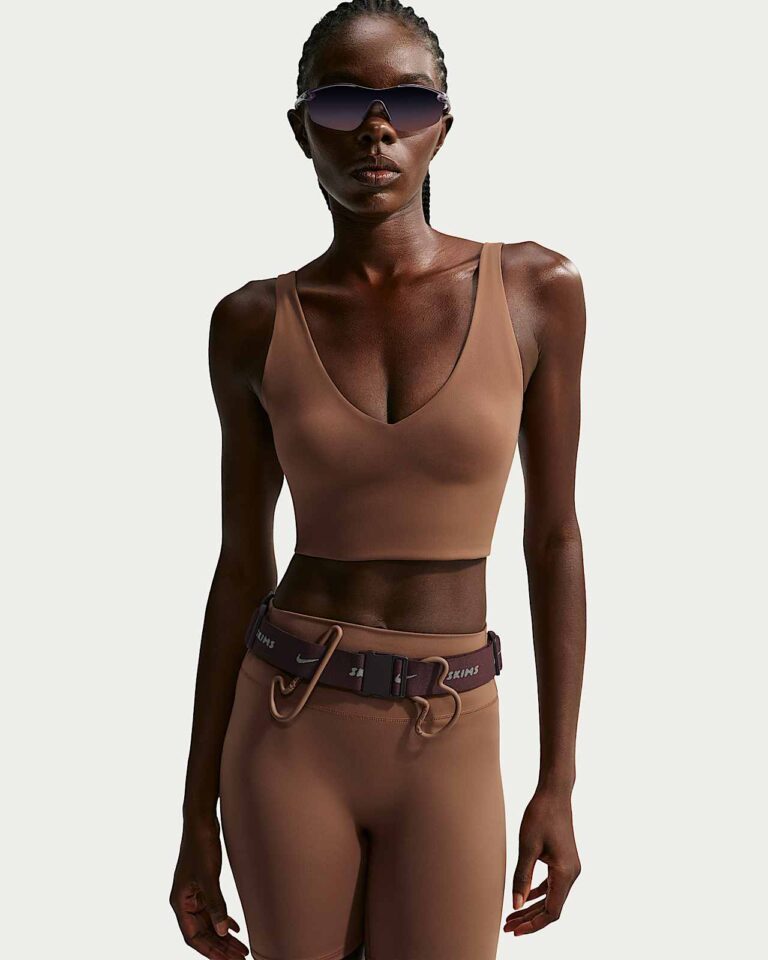 Топ NikeSKIMS Matte V-Neck Long-Line Bra «Carob Brown» Женская