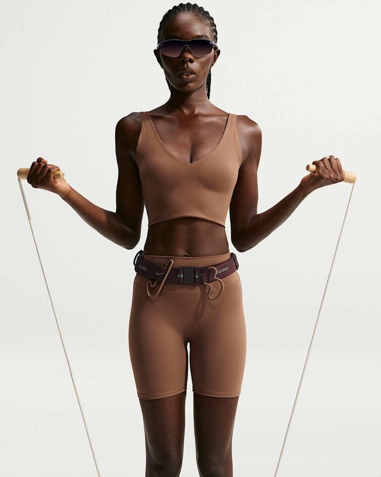 Топ NikeSKIMS Matte V-Neck Long-Line Bra «Carob Brown» Женская