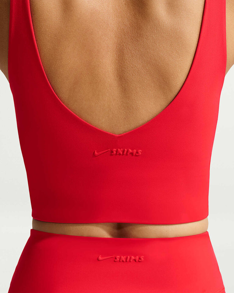 Топ NikeSKIMS Matte V-Neck Long-Line Bra «University Red» Женская