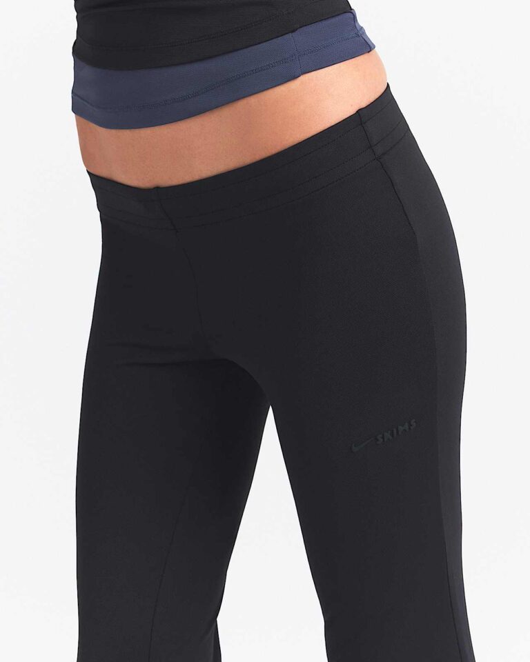 Брюки NikeSKIMS Airy Low-Rise Mini Flare Pant «Obsidian» Женская