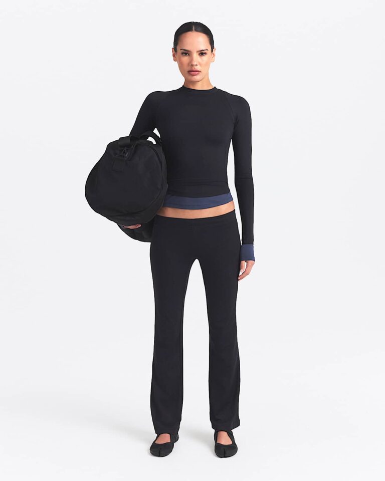 Брюки NikeSKIMS Airy Low-Rise Mini Flare Pant «Obsidian» Женская