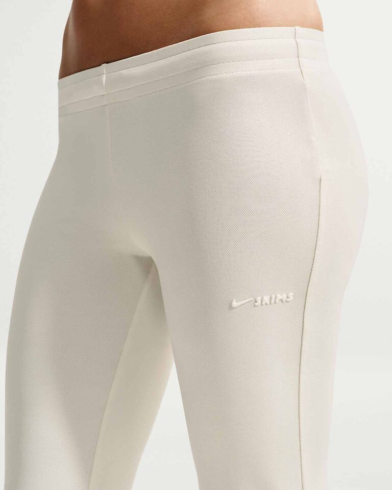 Брюки NikeSKIMS Airy Low-Rise Mini Flare Pant «Actv Ivory» Женская