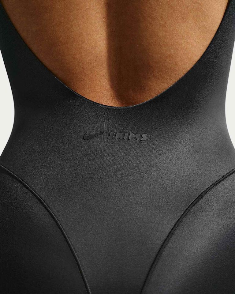 Боди NikeSKIMS Satin Shine Cami Bodysuit «Obsidian» Женская