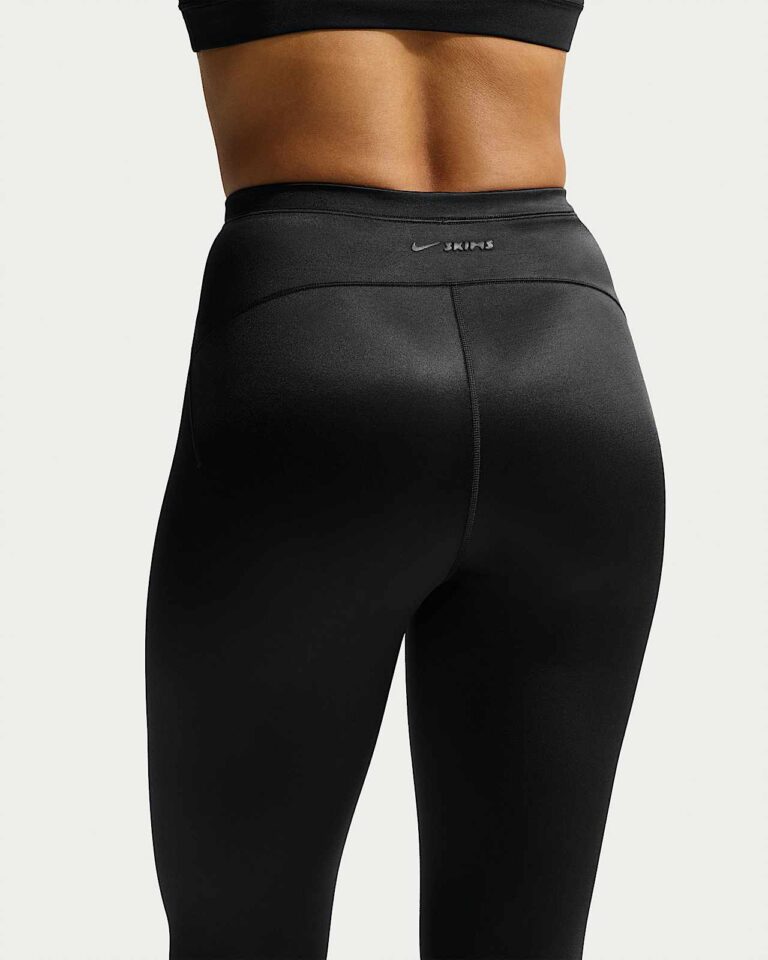 Леггинсы NikeSKIMS Satin Shine High-Waisted 17″ Leggings with Drawcord «Obsidian» Женская