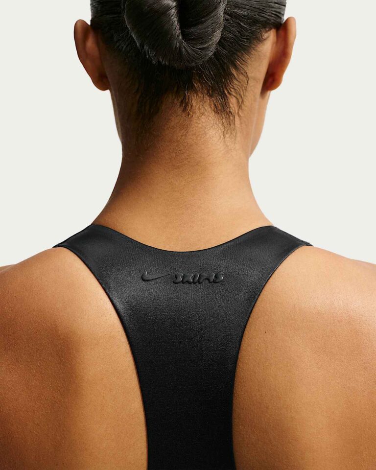 Топ NikeSKIMS Satin Shine Front-Zip Bra «Obsidian» Женская
