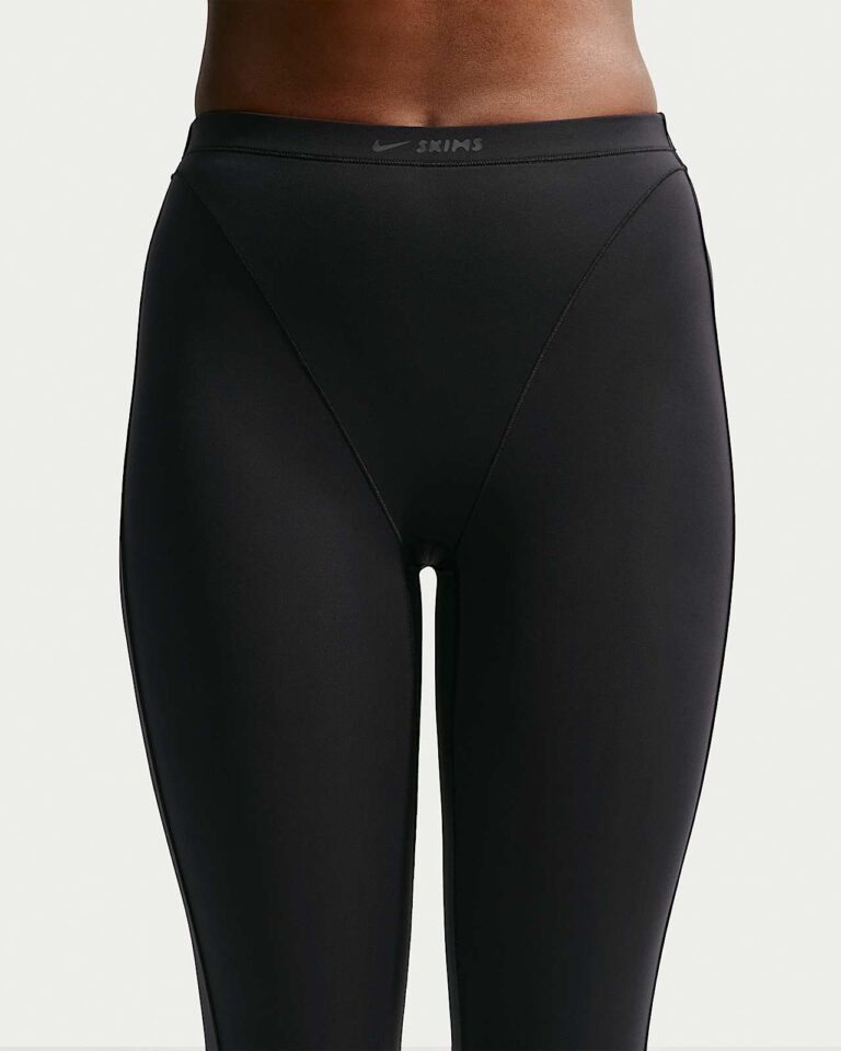 Леггинсы NikeSKIMS Weightless High-Waisted V-Panel Leggings «Obsidian» Женская