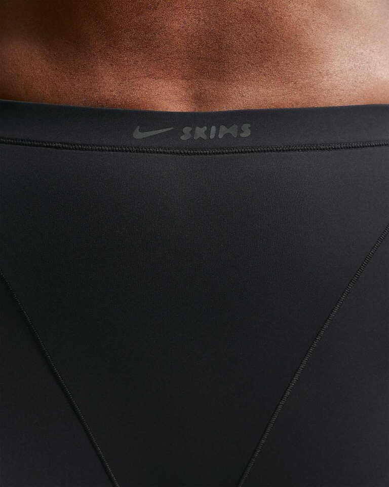 Леггинсы NikeSKIMS Weightless High-Waisted V-Panel Leggings «Obsidian» Женская