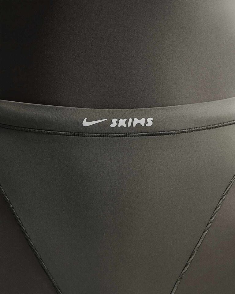 Леггинсы NikeSKIMS Weightless High-Waisted V-Panel Leggings «Boulder» Женская