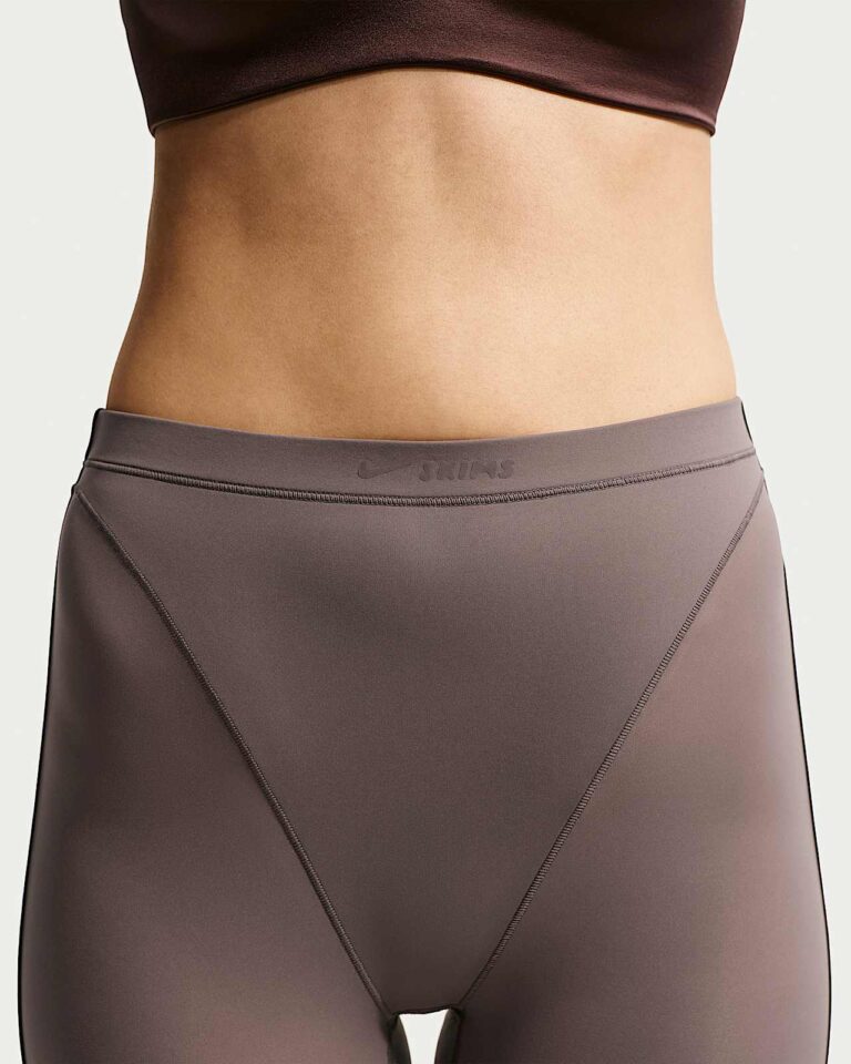 Леггинсы NikeSKIMS Weightless High-Waisted V-Panel Leggings «Resin» Женская
