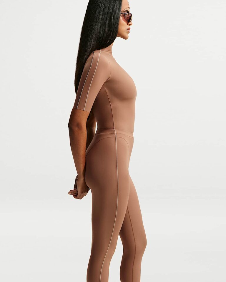Леггинсы NikeSKIMS Weightless High-Waisted V-Panel Leggings «Carob Brown» Женская