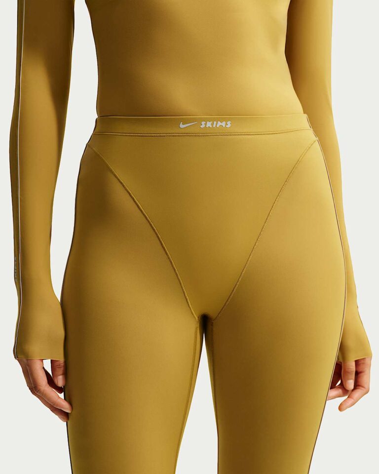 Леггинсы NikeSKIMS Weightless High-Waisted V-Panel Leggings «Ochre» Женская