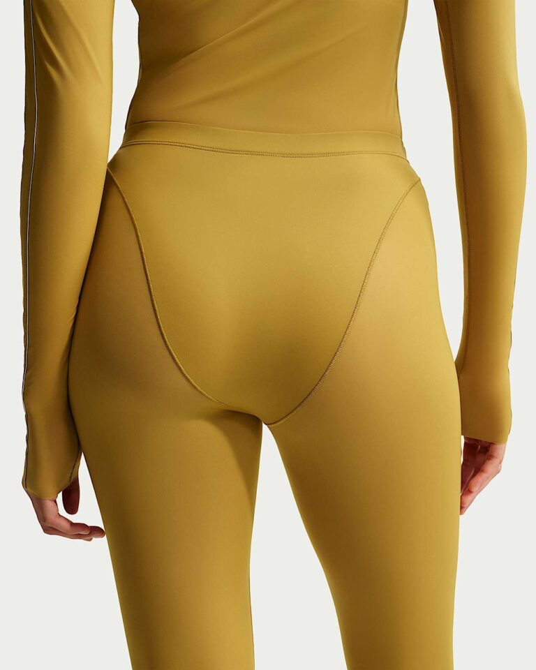 Леггинсы NikeSKIMS Weightless High-Waisted V-Panel Leggings «Ochre» Женская