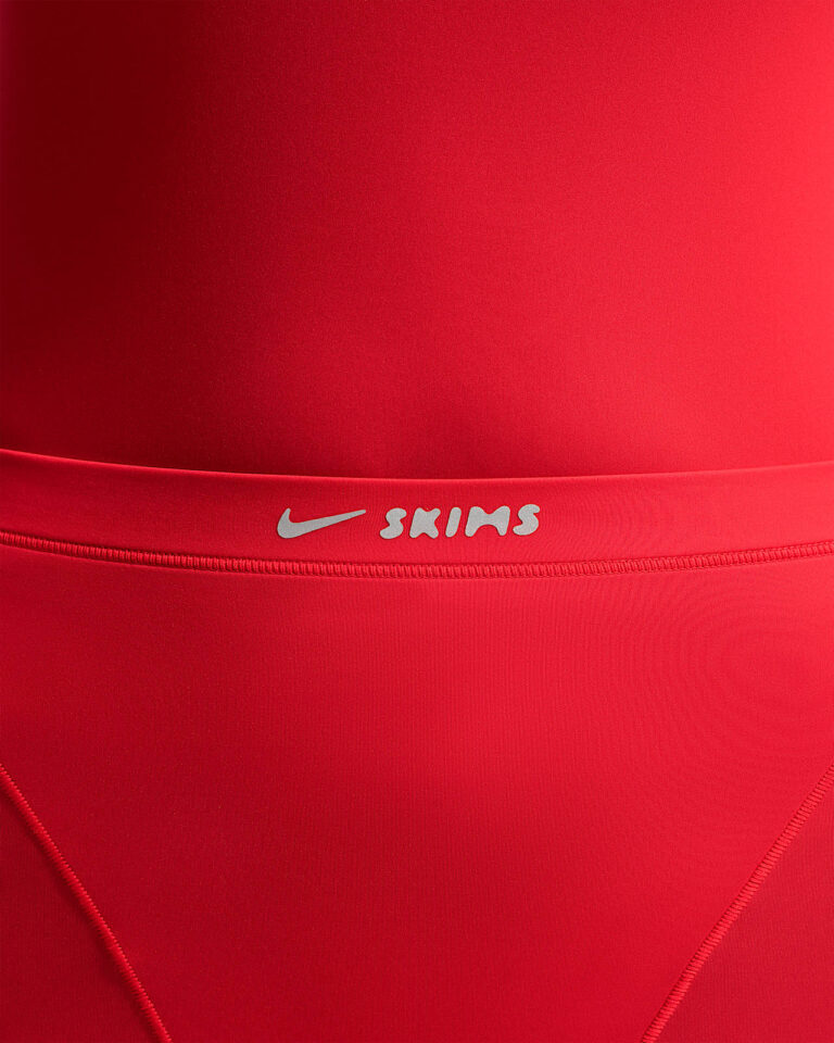 Леггинсы NikeSKIMS Weightless High-Waisted V-Panel Leggings «University Red» Женская