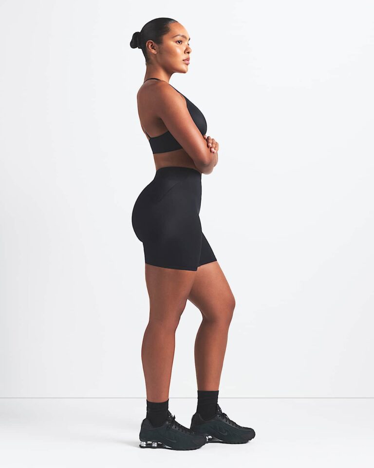 Велосипедки NikeSKIMS Satin Shine High-Waisted 5″ Biker Shorts «Obsidian» Женская
