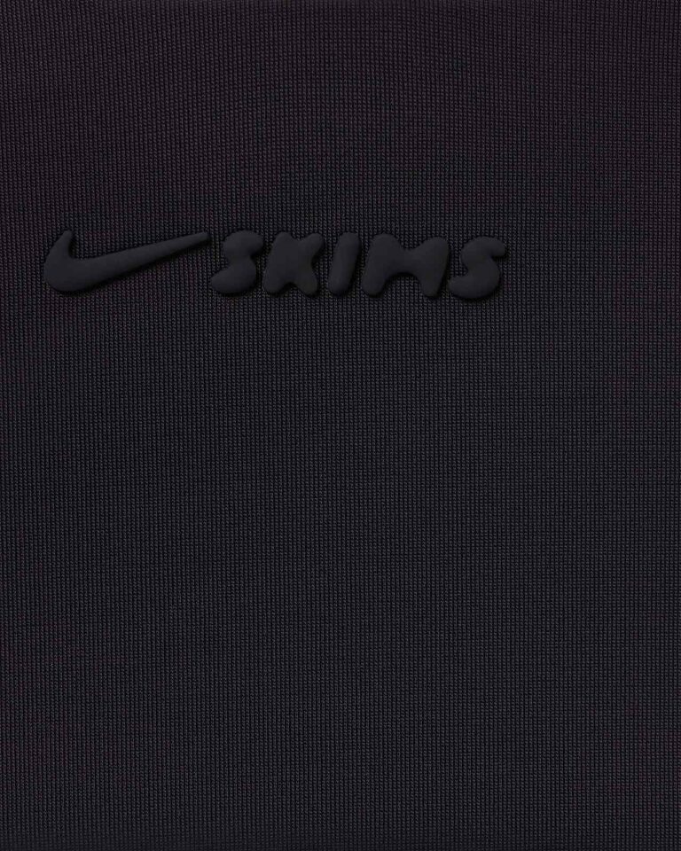 Леггинсы NikeSKIMS Satin Shine High-Waisted Bonded 26″ Leggings «Obsidian» Женская