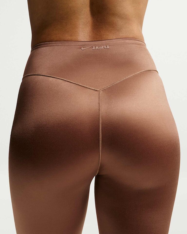 Леггинсы NikeSKIMS Satin Shine High-Waisted Bonded 26″ Leggings «Carob Brown» Женская