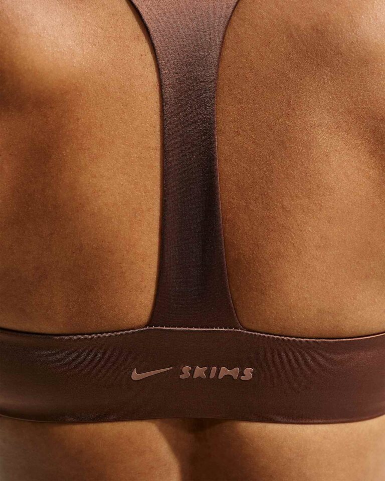 Топ NikeSKIMS Satin Shine Plunge Bra «Carob Brown» Женская