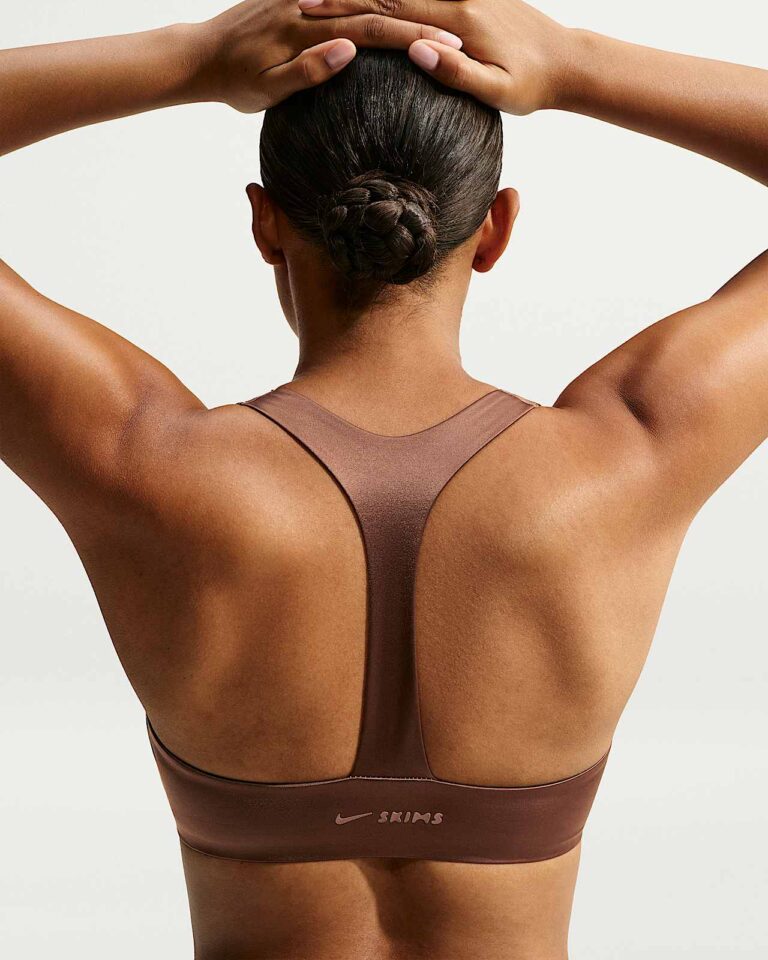 Топ NikeSKIMS Satin Shine Plunge Bra «Carob Brown» Женская
