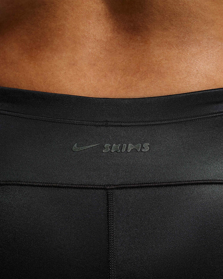 Шорты NikeSKIMS Satin Shine Mid-Rise 2″ Boyshorts with Drawcord «Obsidian» Женская