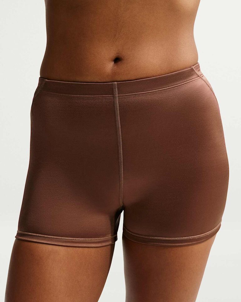 Шорты NikeSKIMS Satin Shine Mid-Rise 2″ Boyshorts with Drawcord «Carob Brown» Женская