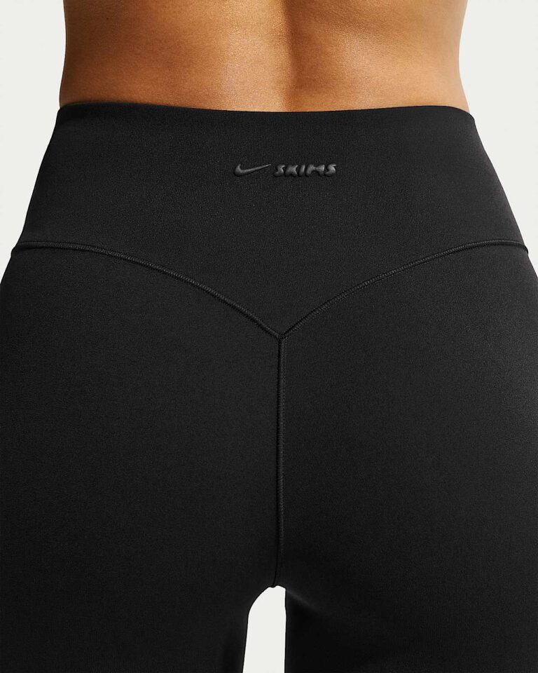 Шорты NikeSKIMS Studio Stretch 5″ Shorts «Obsidian» Женская