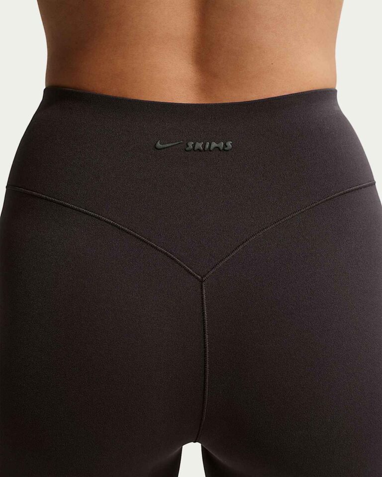 Леггинсы NikeSKIMS Studio Stretch 17″ Leggings «Dark Roast» Женская