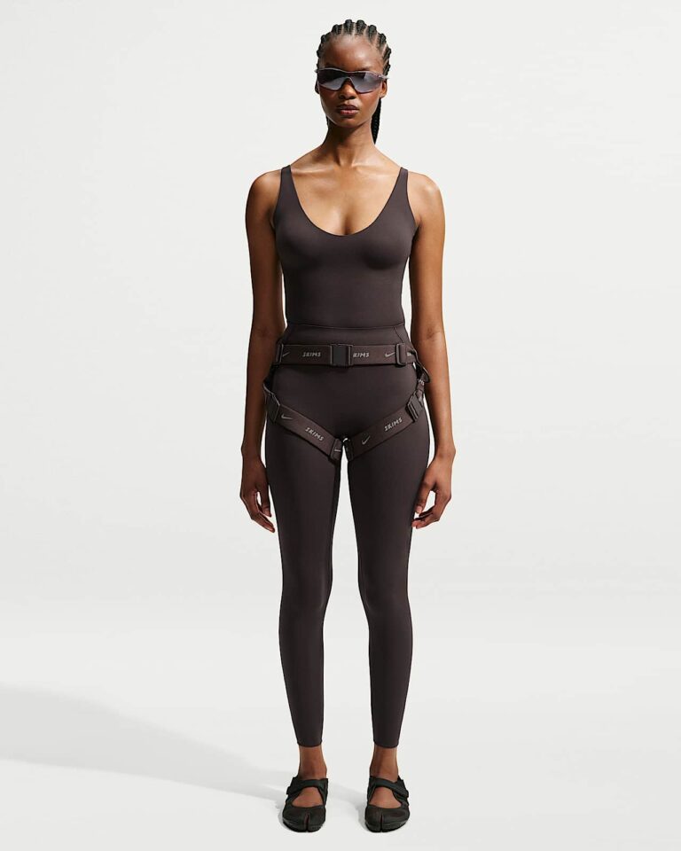 Леггинсы NikeSKIMS Studio Stretch 26″ Leggings «Dark Roast» Женская