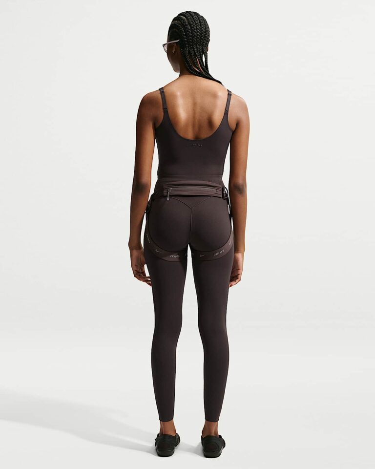 Леггинсы NikeSKIMS Studio Stretch 26″ Leggings «Dark Roast» Женская