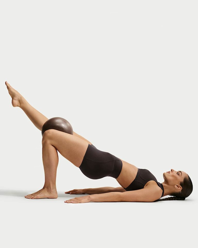 Шорты NikeSKIMS Studio Stretch 2″ Shorts «Dark Roast» Женская
