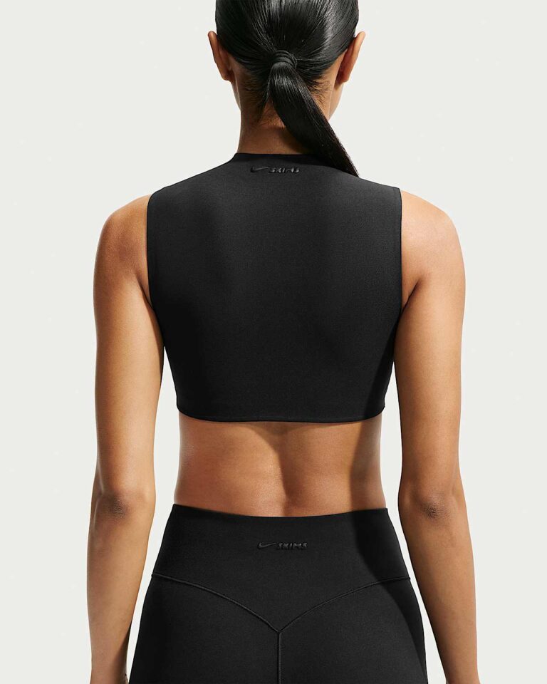 Топ NikeSKIMS Studio Stretch Light-Support Mock Neck Sports Bra «Obsidian» Женская