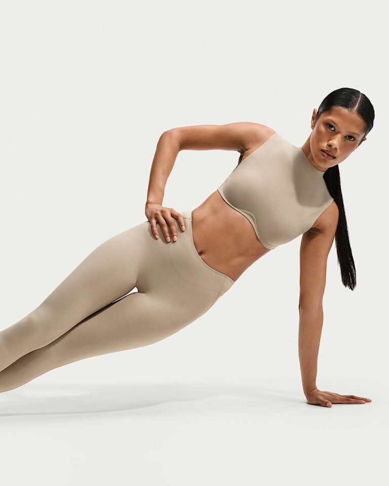 Топ NikeSKIMS Studio Stretch Light-Support Mock Neck Sports Bra «Linen» Женская