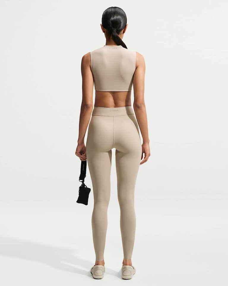 Топ NikeSKIMS Studio Stretch Light-Support Mock Neck Sports Bra «Linen» Женская