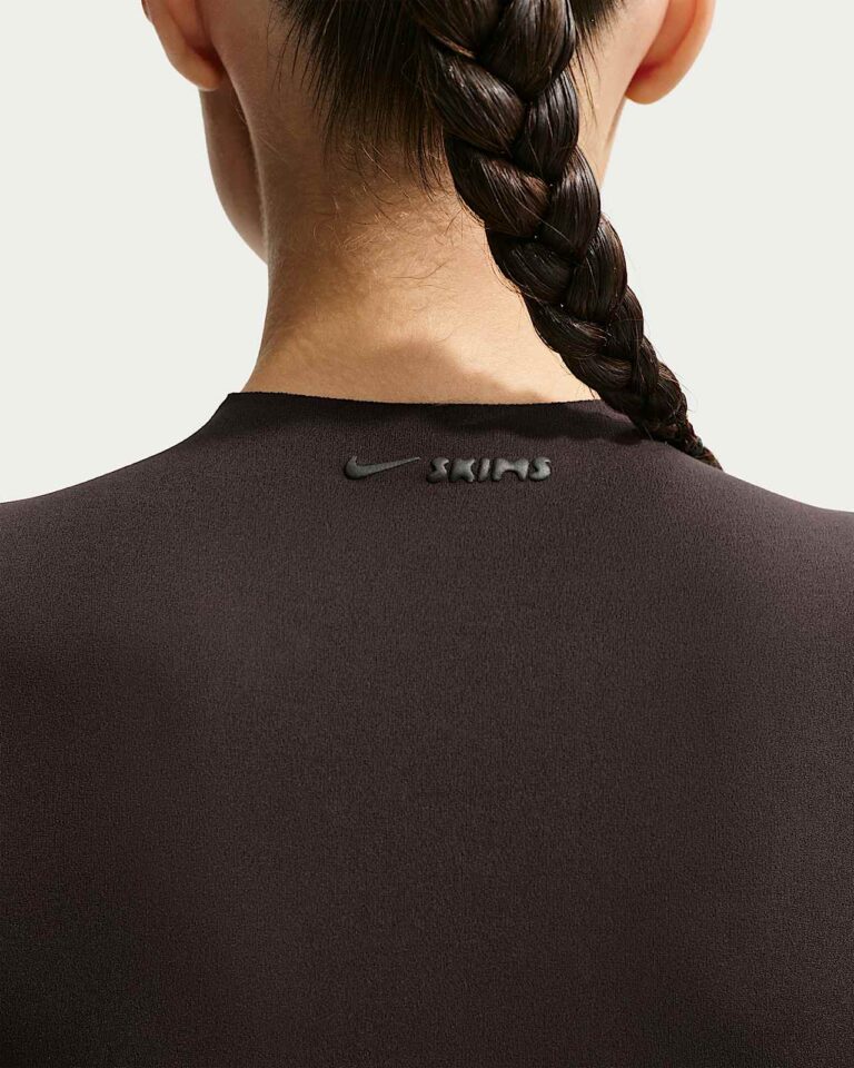 Топ NikeSKIMS Studio Stretch Light-Support Mock Neck Sports Bra «Dark Roast» Женская