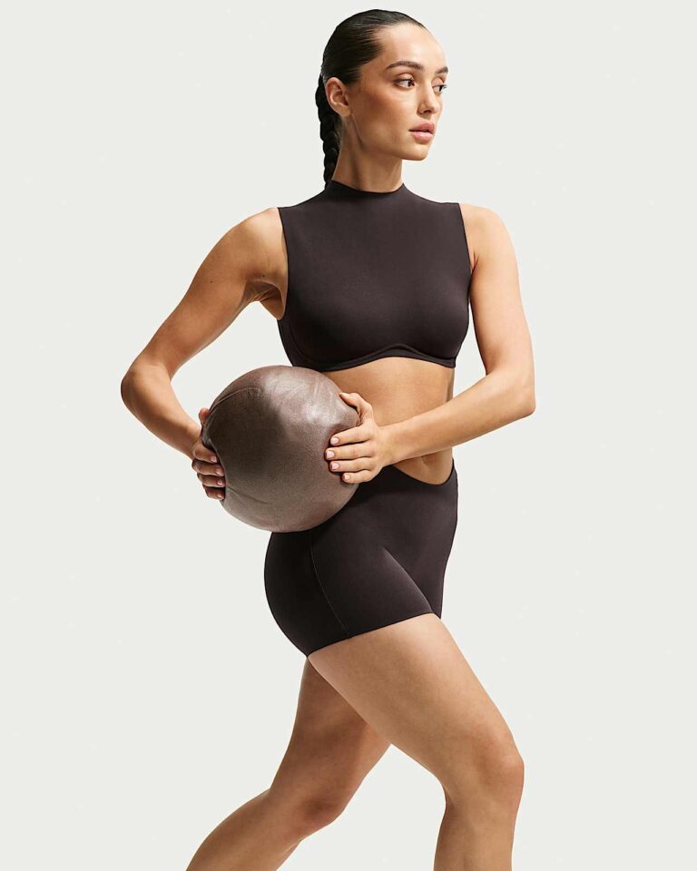 Топ NikeSKIMS Studio Stretch Light-Support Mock Neck Sports Bra «Dark Roast» Женская