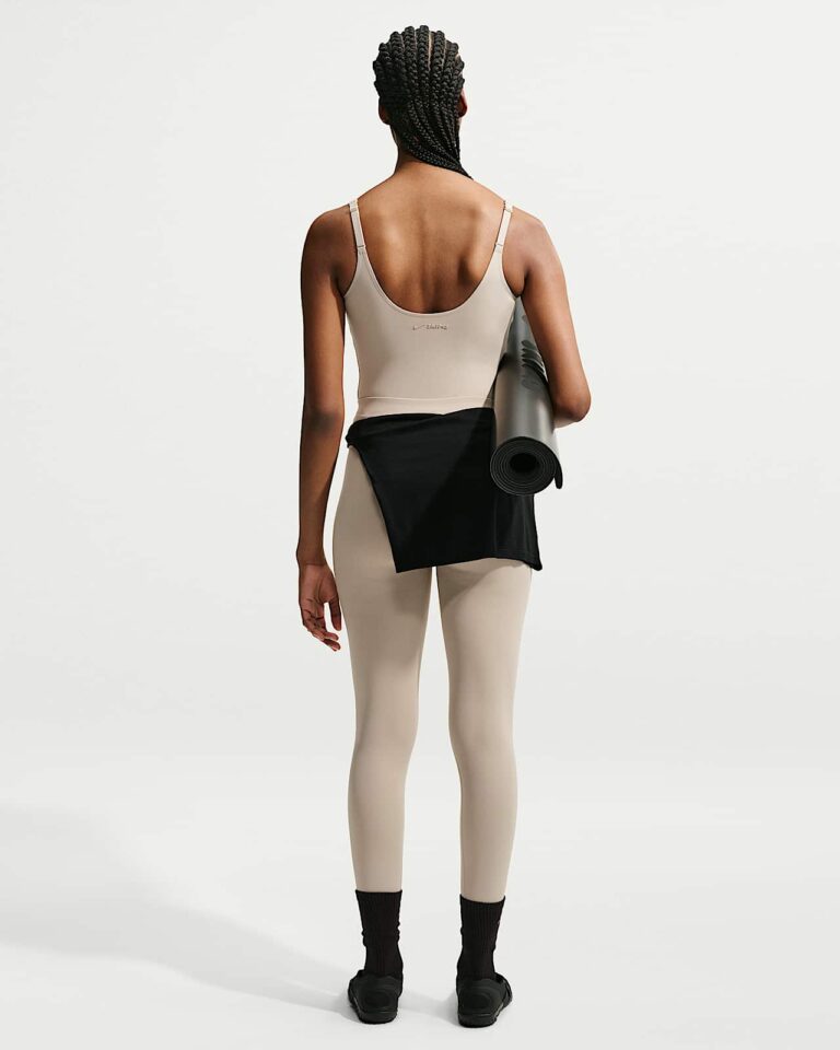 Майка NikeSKIMS Studio Stretch Plunge Tank «Linen» Женская
