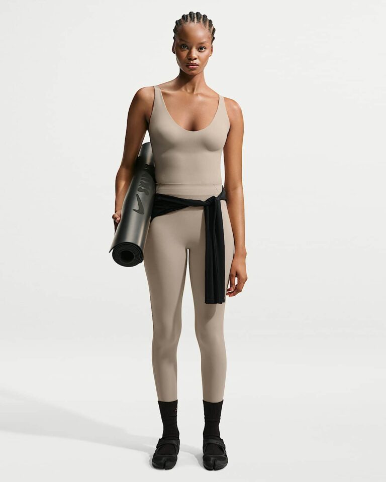 Майка NikeSKIMS Studio Stretch Plunge Tank «Linen» Женская