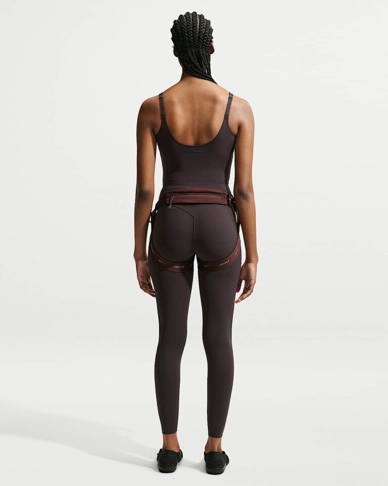 Майка NikeSKIMS Studio Stretch Plunge Tank «Dark Roast» Женская