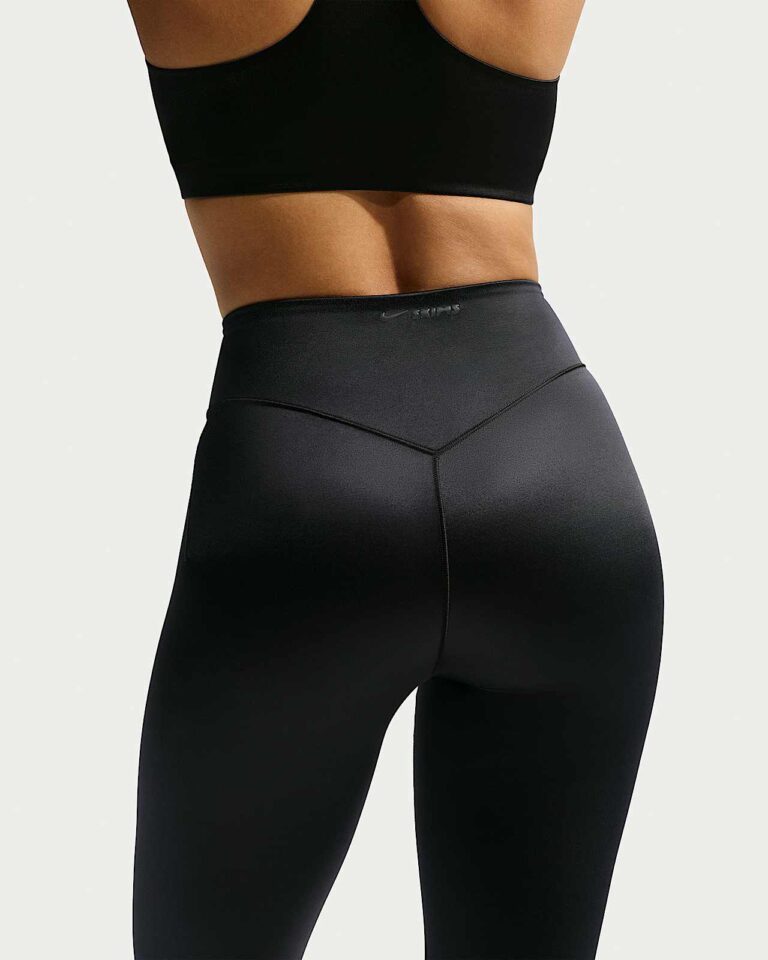 Леггинсы NikeSKIMS Satin Shine High-Waisted Bonded 29″ Leggings «Obsidian» Женская