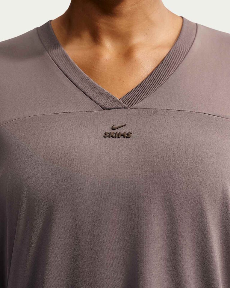 Топ NikeSKIMS Stretch Knit Oversized V-Neck Top «Resin/Phoenix» Женская