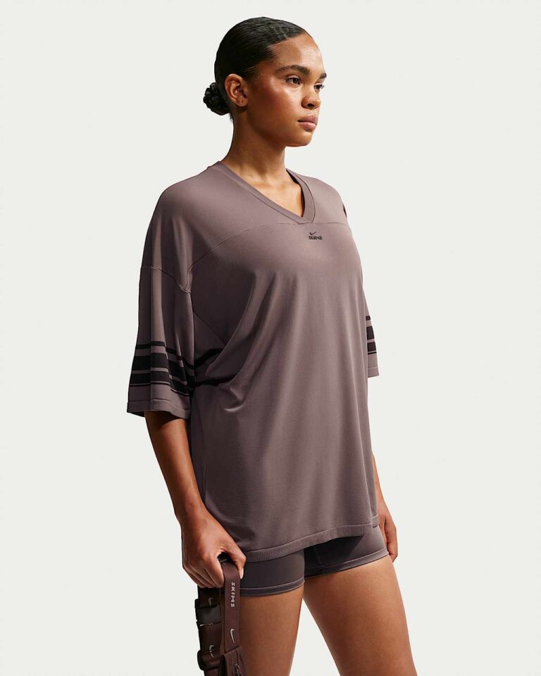Топ NikeSKIMS Stretch Knit Oversized V-Neck Top «Resin/Phoenix» Женская