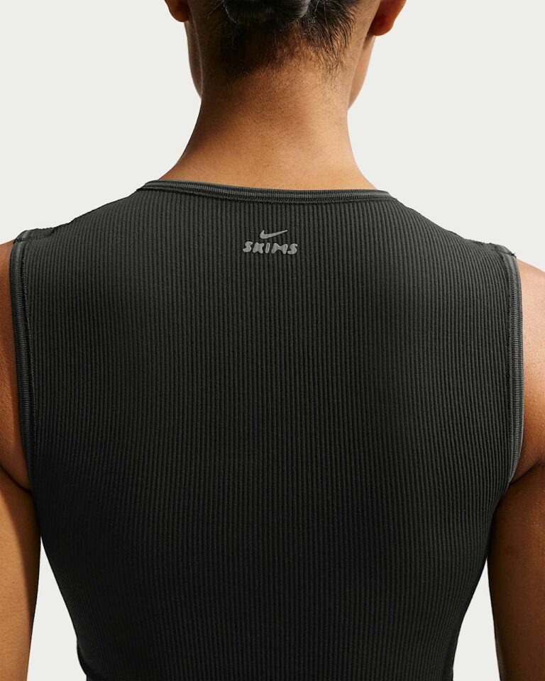 Майка NikeSKIMS Ribbed Seamless Muscle Tank «Obsidian/Armor» Женская