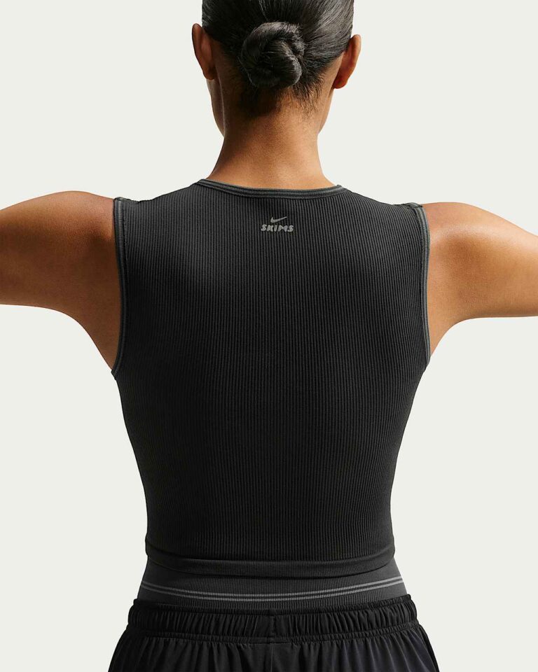 Майка NikeSKIMS Ribbed Seamless Muscle Tank «Obsidian/Armor» Женская