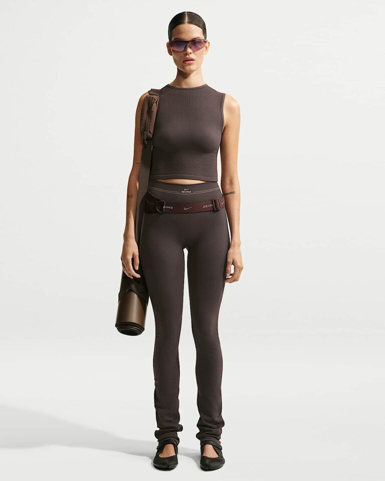 Майка NikeSKIMS Ribbed Seamless Muscle Tank «Phoenix/Truffle» Женская