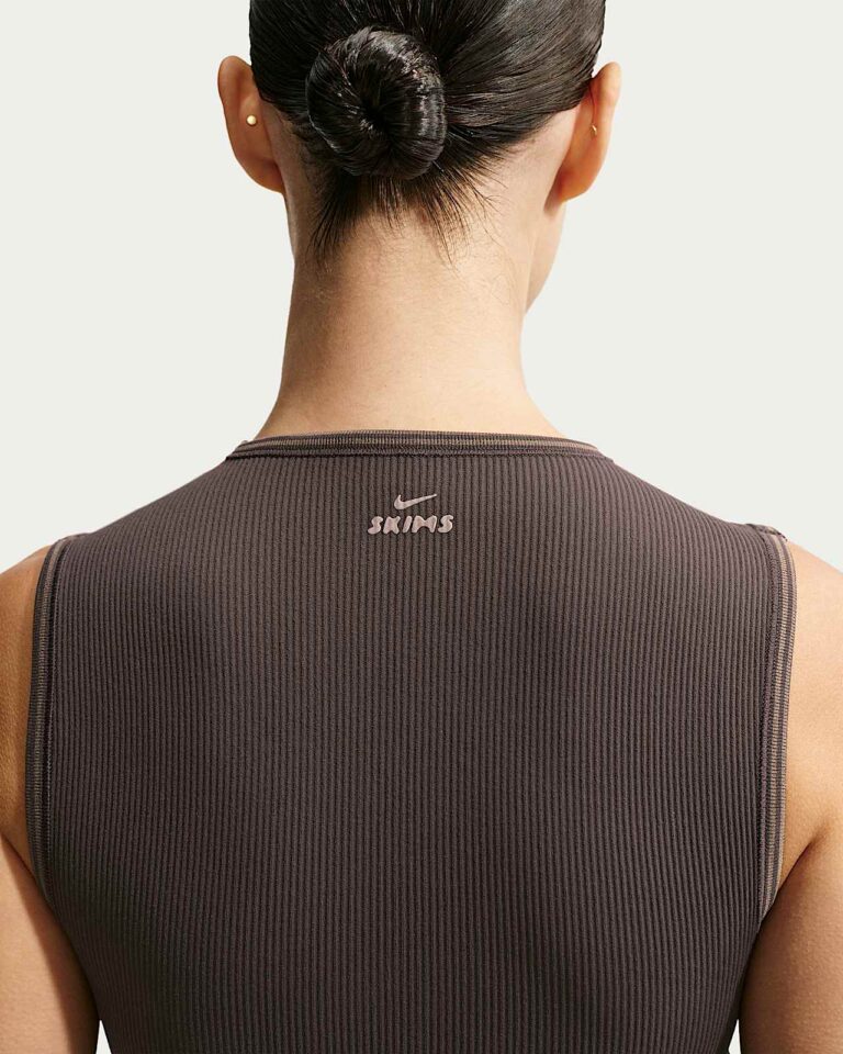 Майка NikeSKIMS Ribbed Seamless Muscle Tank «Phoenix/Truffle» Женская